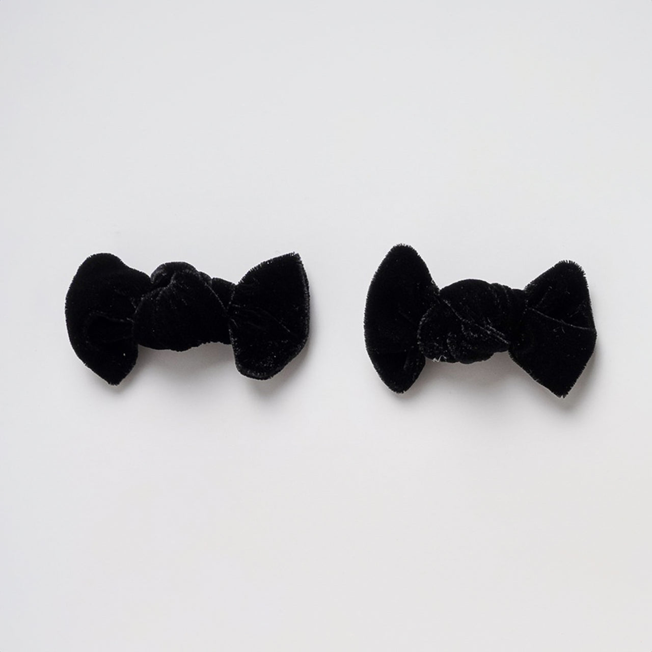 Nana 2 Pk Velvet Knot Bow Clips