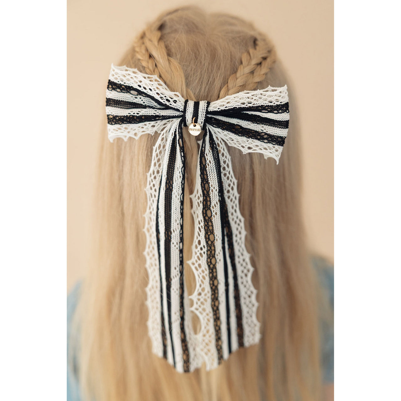 Nana BW Lace Clip