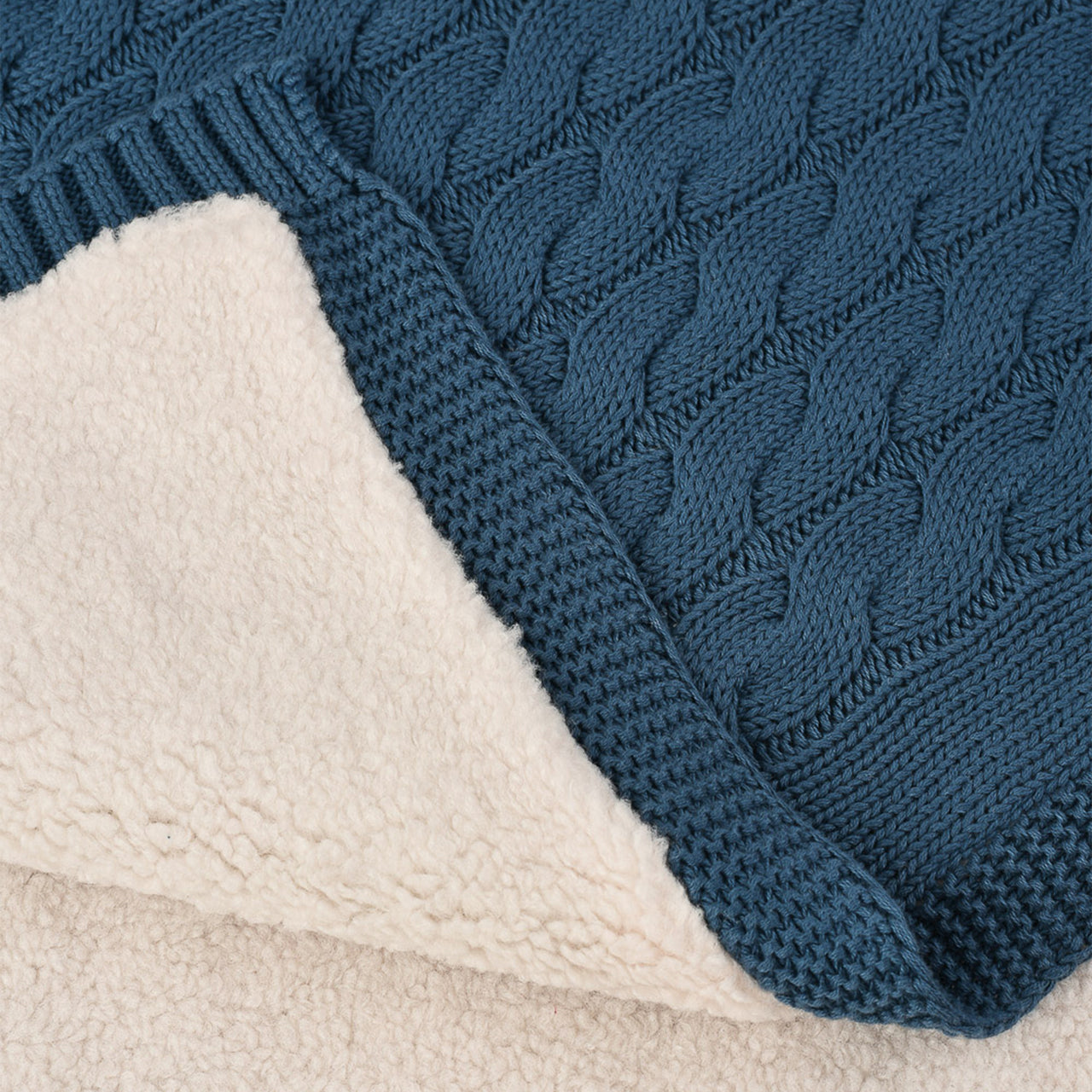 Hadas Cable Knit Blanket